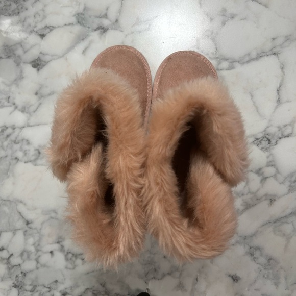 Girls Buckle Faux Fur Chalet Boots - Pink - Picture 2 of 8